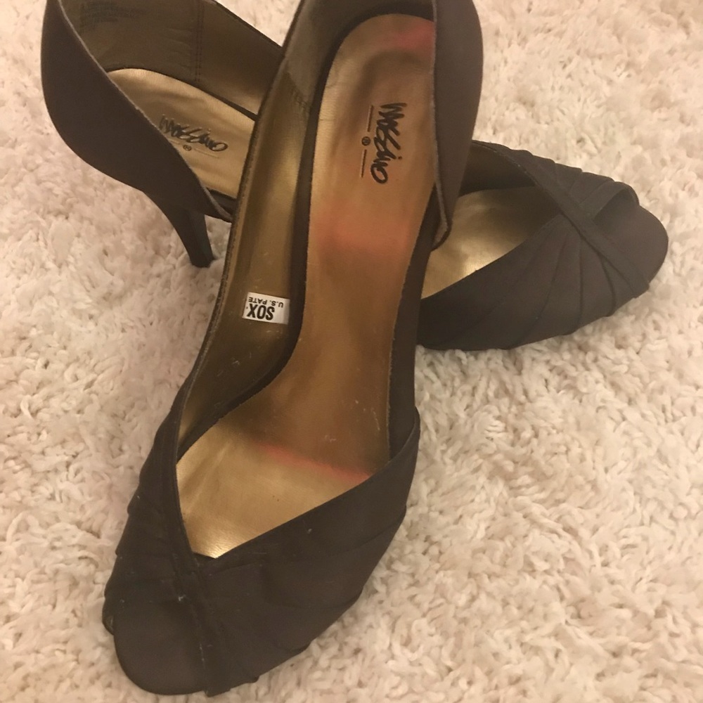 Shoes - Picture 2 of 4